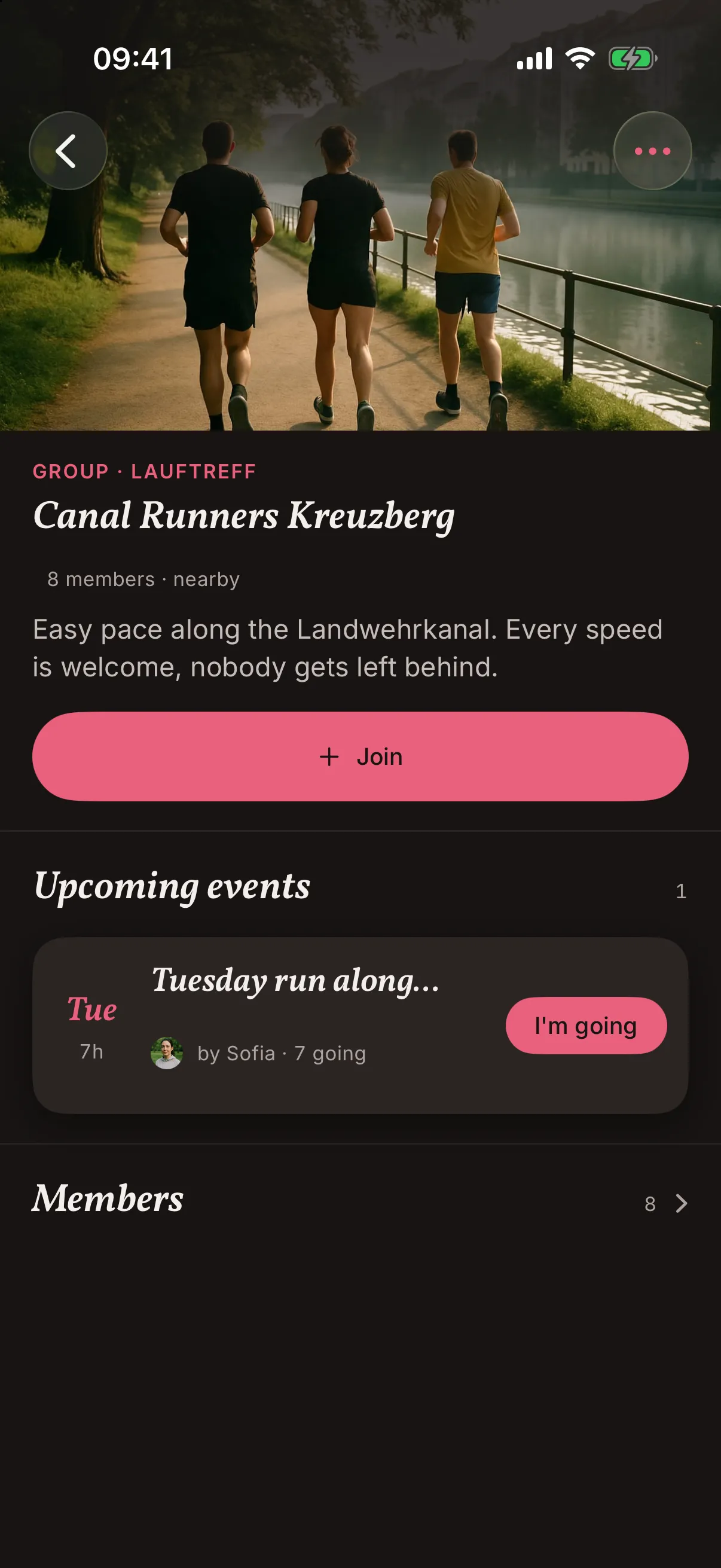 A group in the snakken app: Canal Runners Kreuzberg with a photo, eight members, one upcoming event and a button to join.