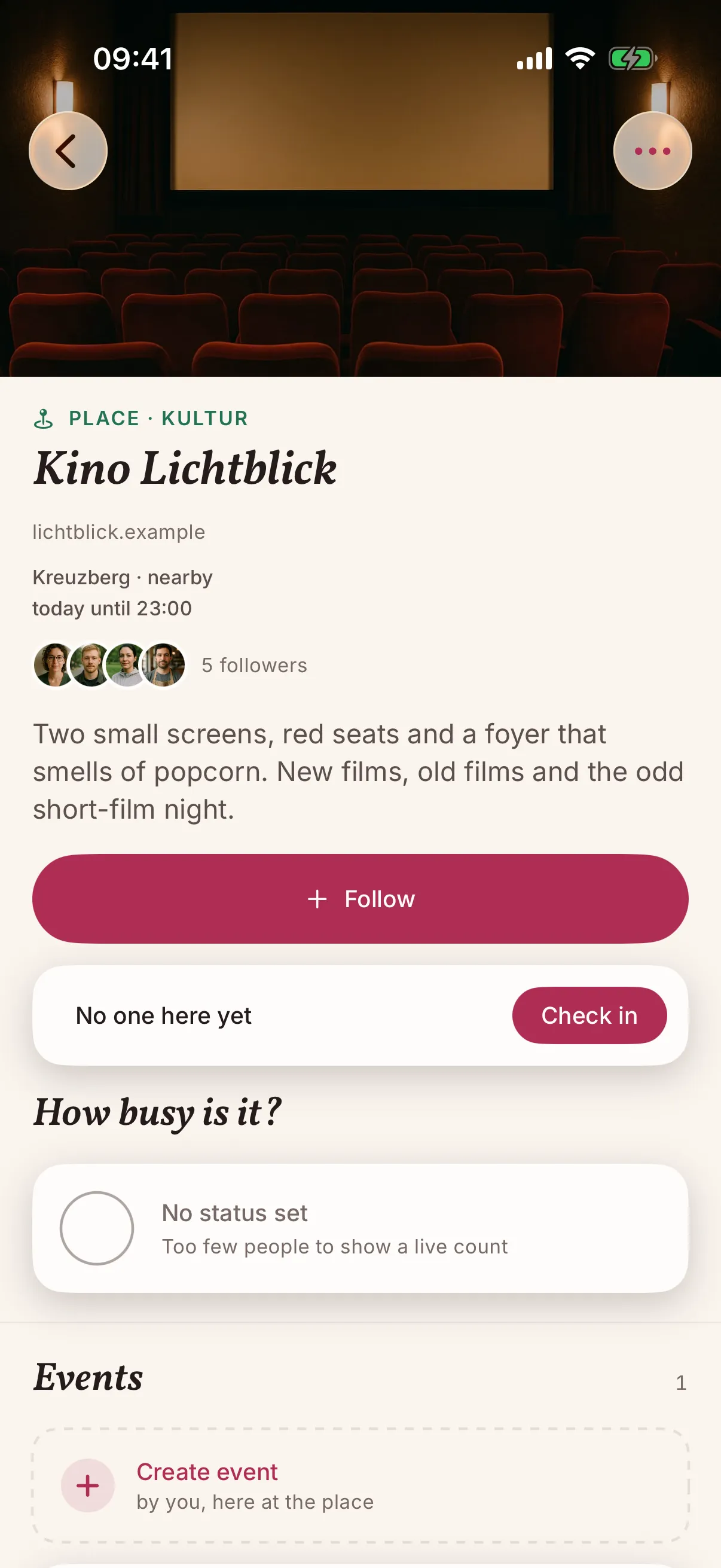 A cinema in the snakken app: Kino Lichtblick with a photo of the auditorium, open until 23:00, five followers and a button to check in.