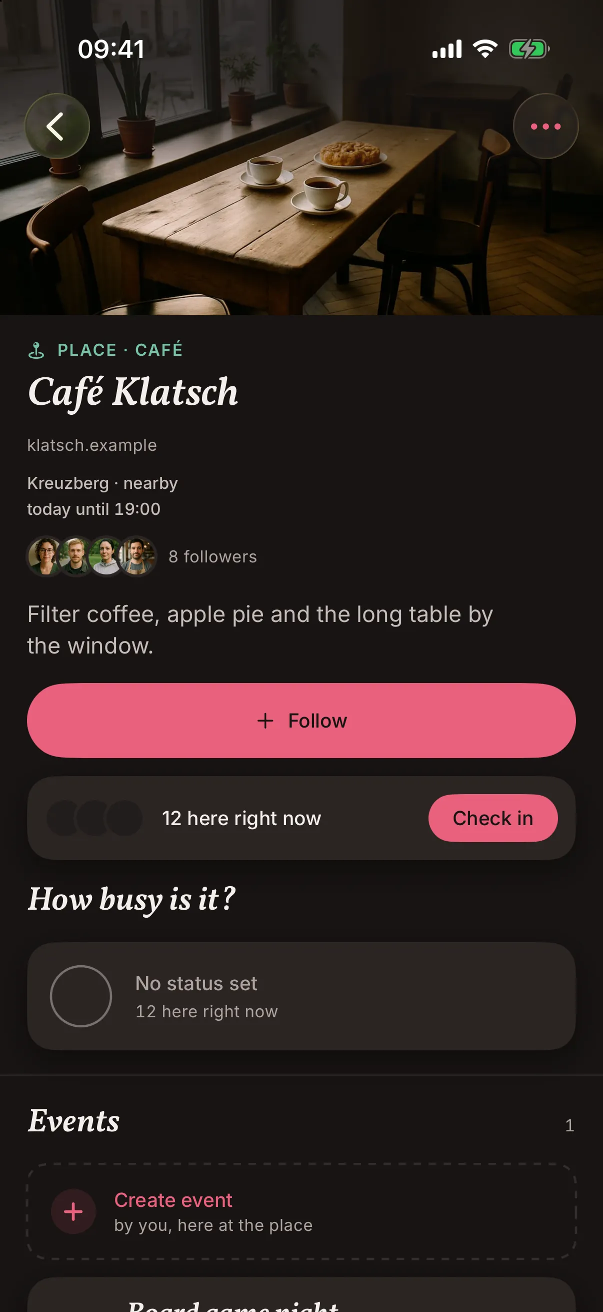 A place in the snakken app: Café Klatsch in Kreuzberg with a photo, open until 19:00, eight followers and twelve people here right now.