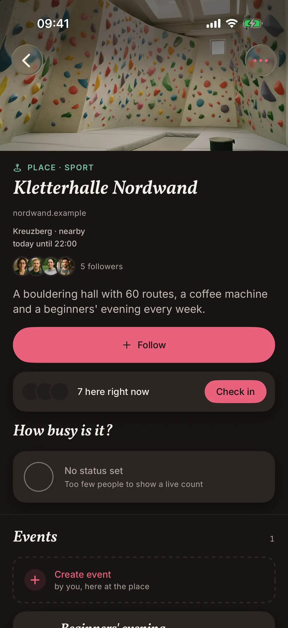 A climbing gym in the snakken app: Kletterhalle Nordwand with a photo of the bouldering hall, open until 22:00, five followers and seven people here right now.