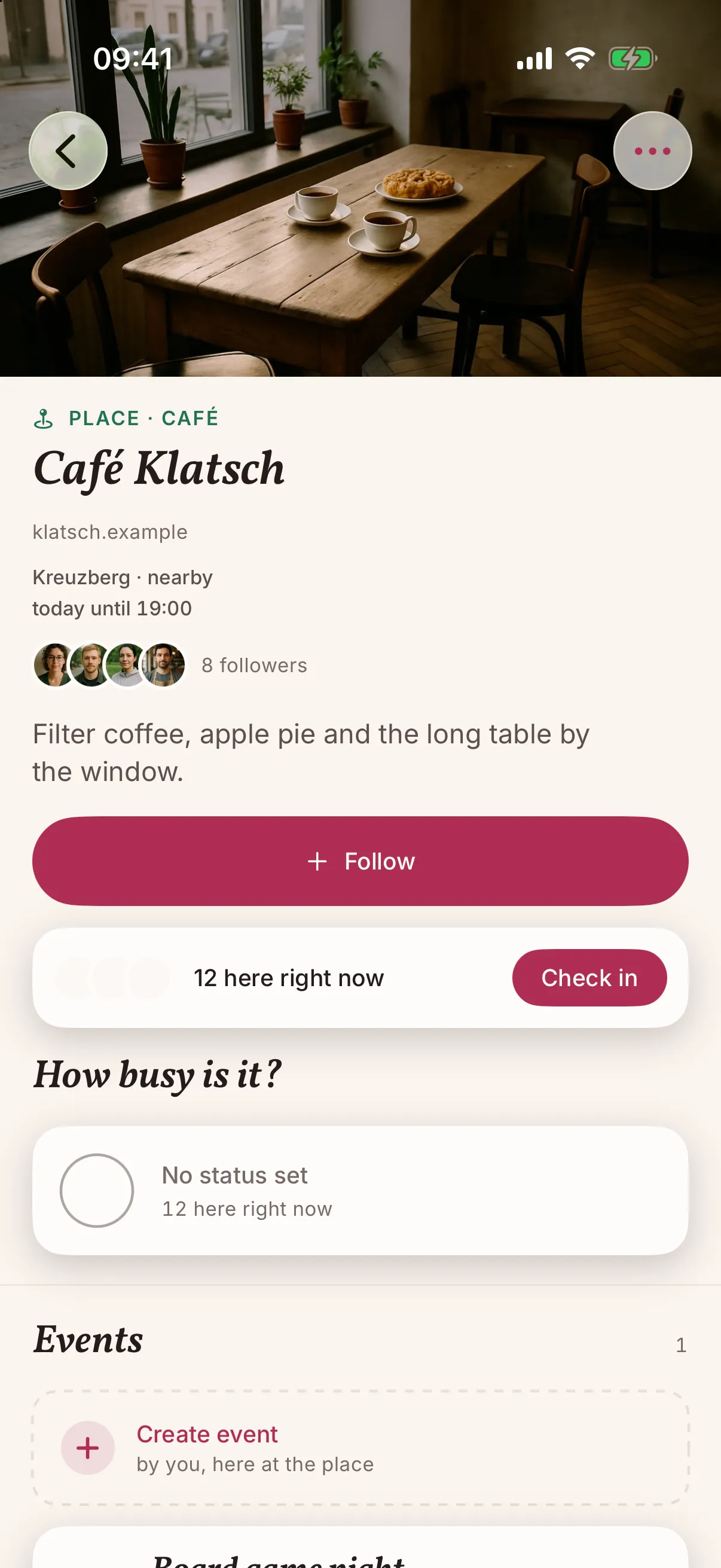 A place in the snakken app: Café Klatsch in Kreuzberg with a photo, open until 19:00, eight followers and twelve people here right now.